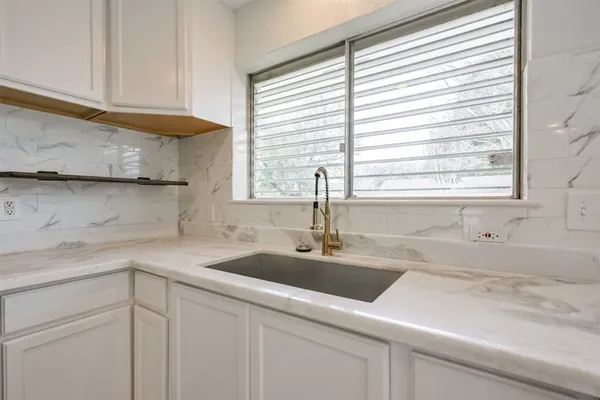 $2,200 | 2114 Shasta Drive, League City, TX 77565