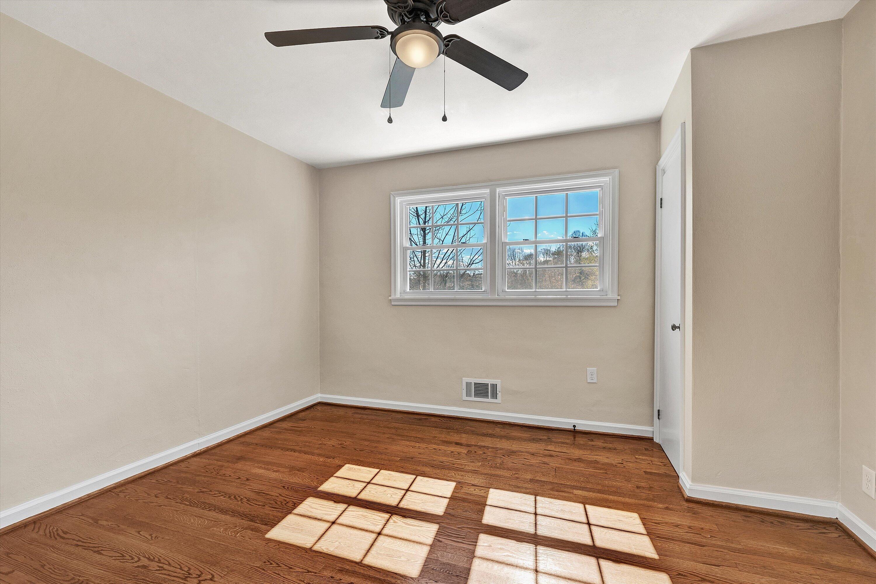 1210 Howbert Avenue Southwest Roanoke, VA 24015 - Photo 15 of 39 15-SGP-04852