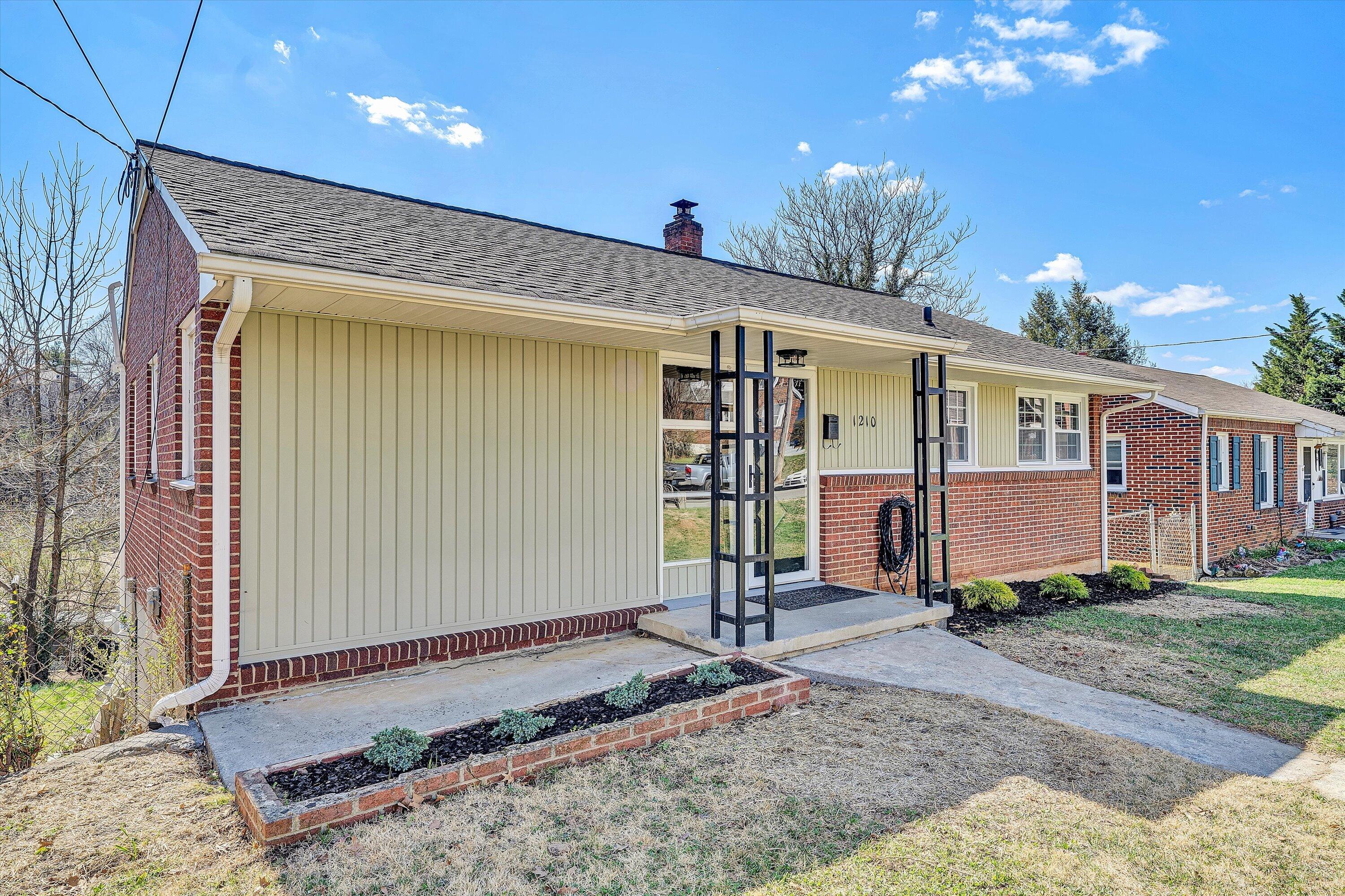 1210 Howbert Avenue Southwest Roanoke, VA 24015 - Photo 3 of 39 03-SGP-04921