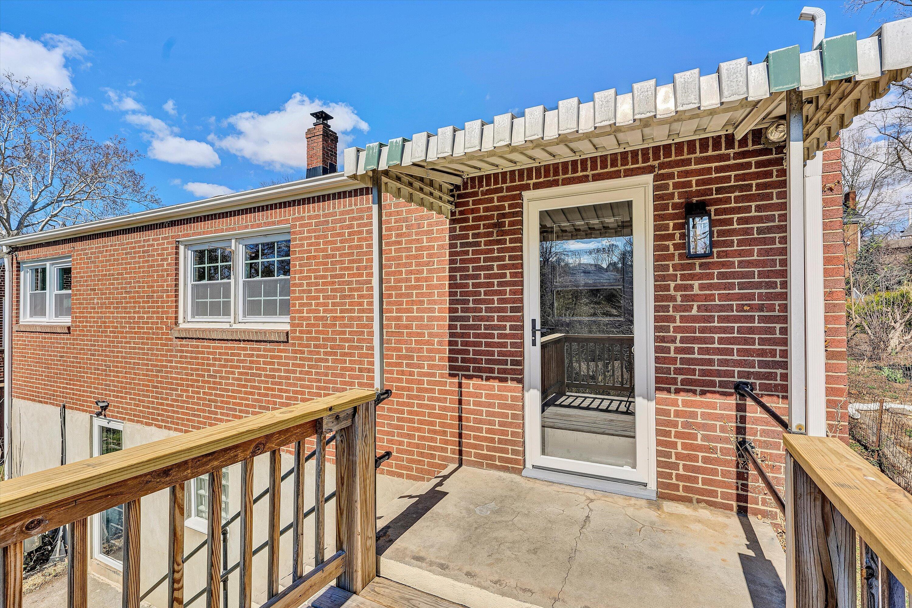 1210 Howbert Avenue Southwest Roanoke, VA 24015 - Photo 4 of 39 04-SGP-04918