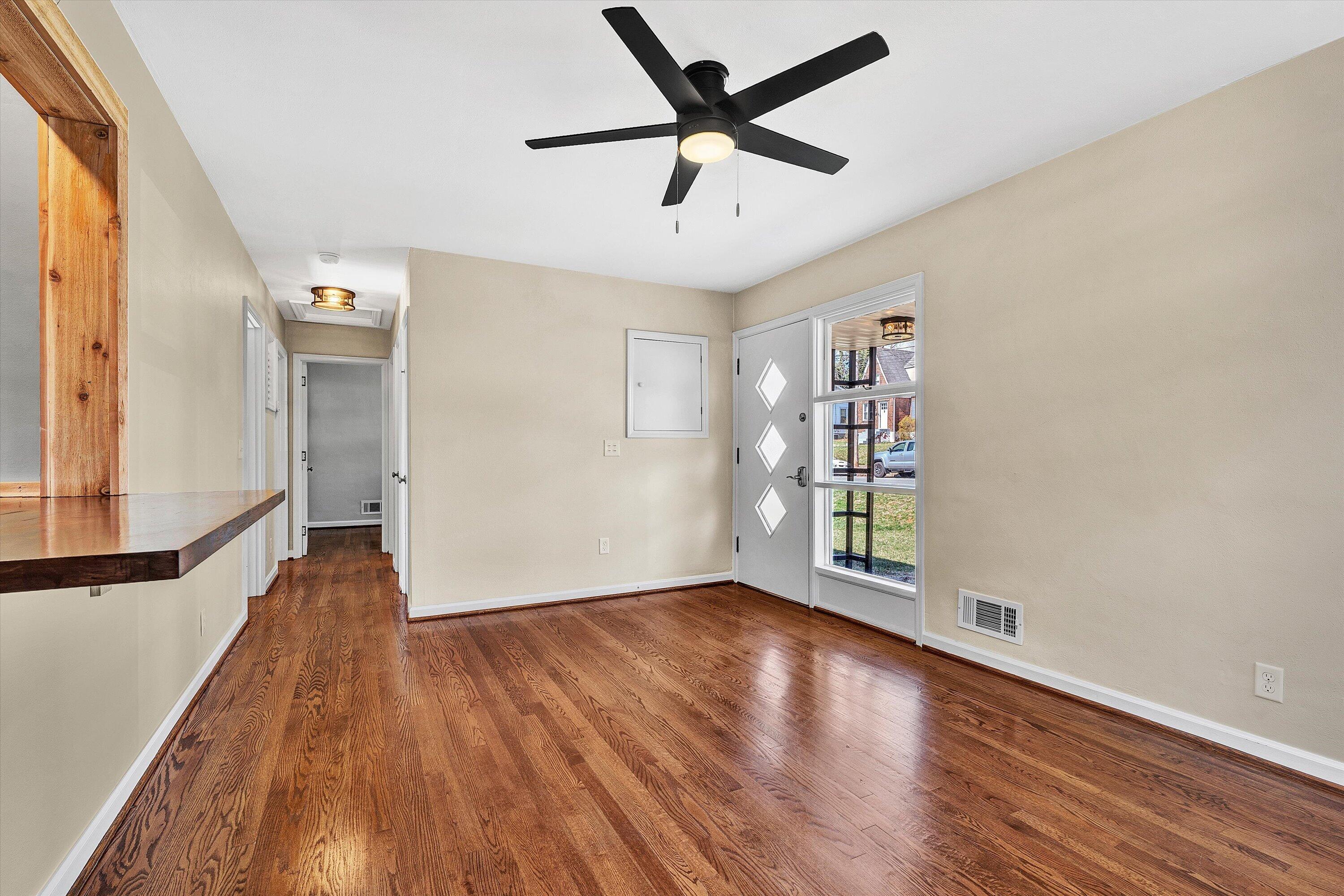 1210 Howbert Avenue Southwest Roanoke, VA 24015 - Photo 8 of 39 08-SGP-04828