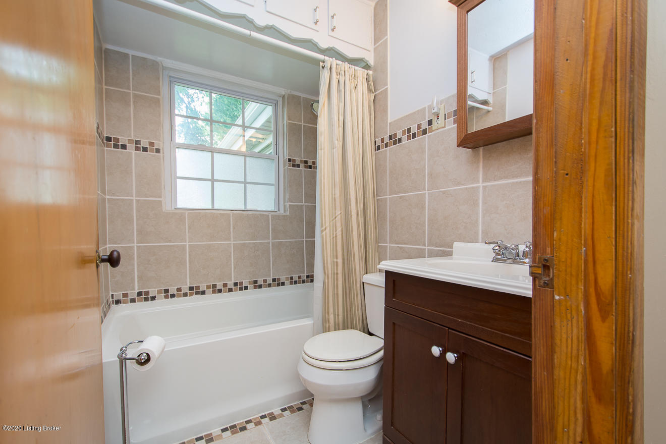 5603 Mt Washington Road Louisville, KY 40229 - Photo 17 of 37 Full Bath