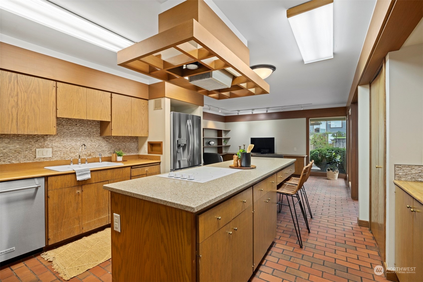 911 17th Street Bellingham, WA 98225 - Photo 21 of 39 a kitchen with a stove a refrigerator and a sink