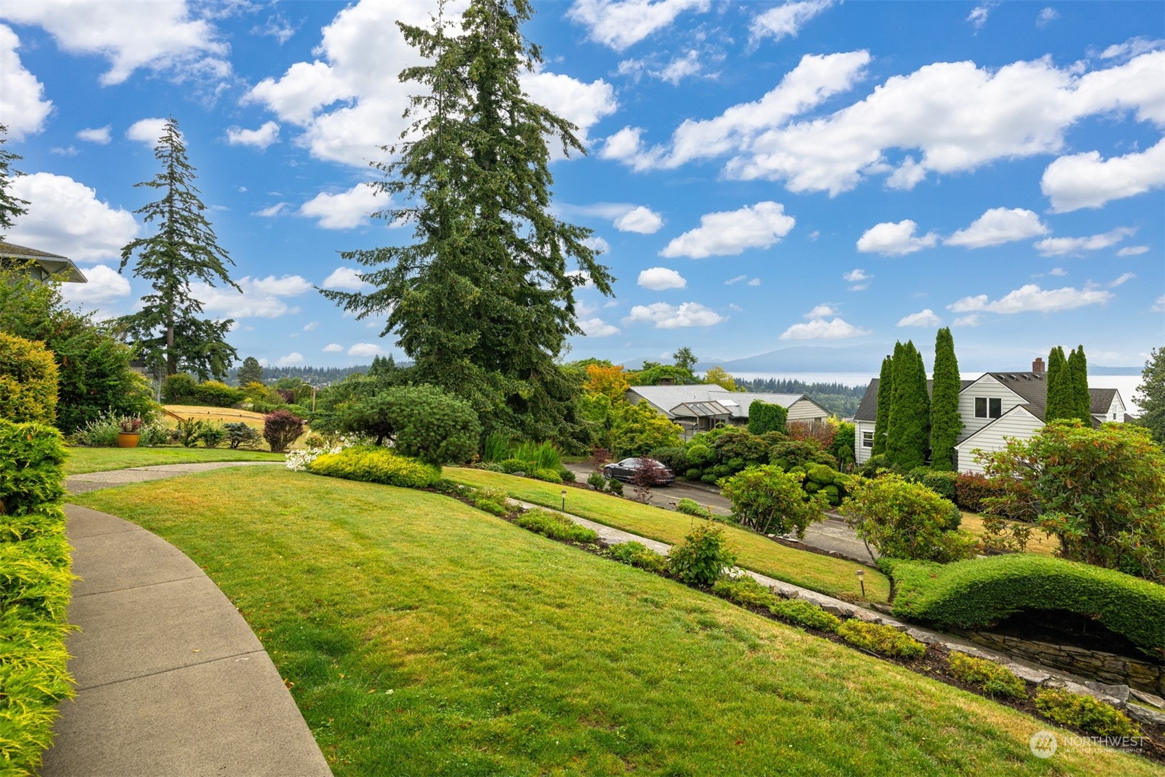 911 17th Street Bellingham, WA 98225 - Photo 6 of 39 a view of a garden