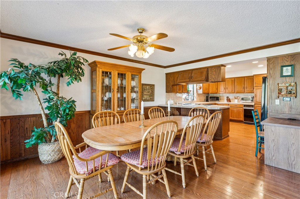 524 Golf Course Road Lake Arrowhead, CA 92352 - Photo 13 of 71 a dining room with furniture potted plants and wooden floor