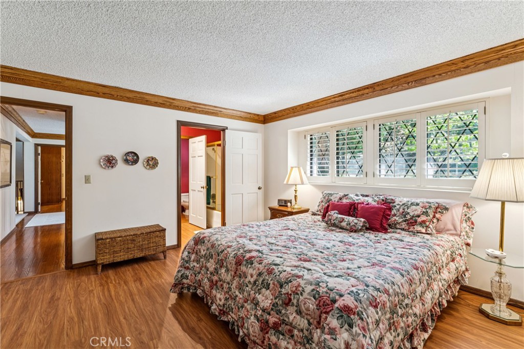 524 Golf Course Road Lake Arrowhead, CA 92352 - Photo 27 of 71 a bedroom with a large bed and a large window