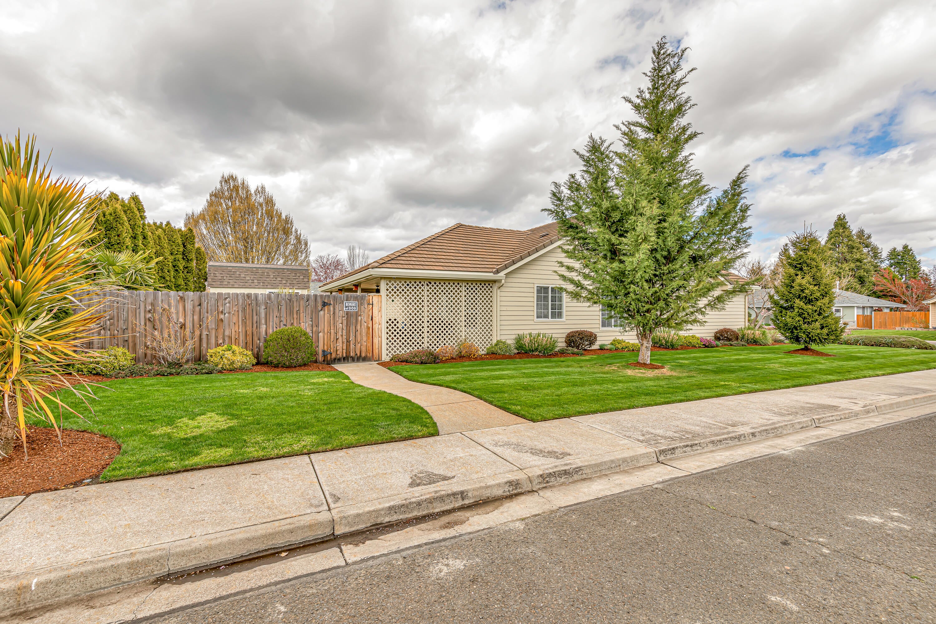 711 Brandon Street Central Point, OR 97502 - Photo 33 of 47 9R9A7720