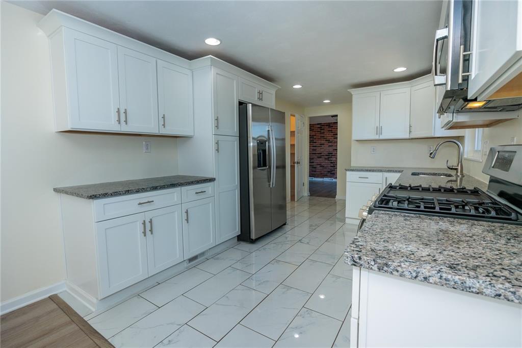 2408 Haymaker Road Monroeville, PA 15146 - Photo 9 of 41