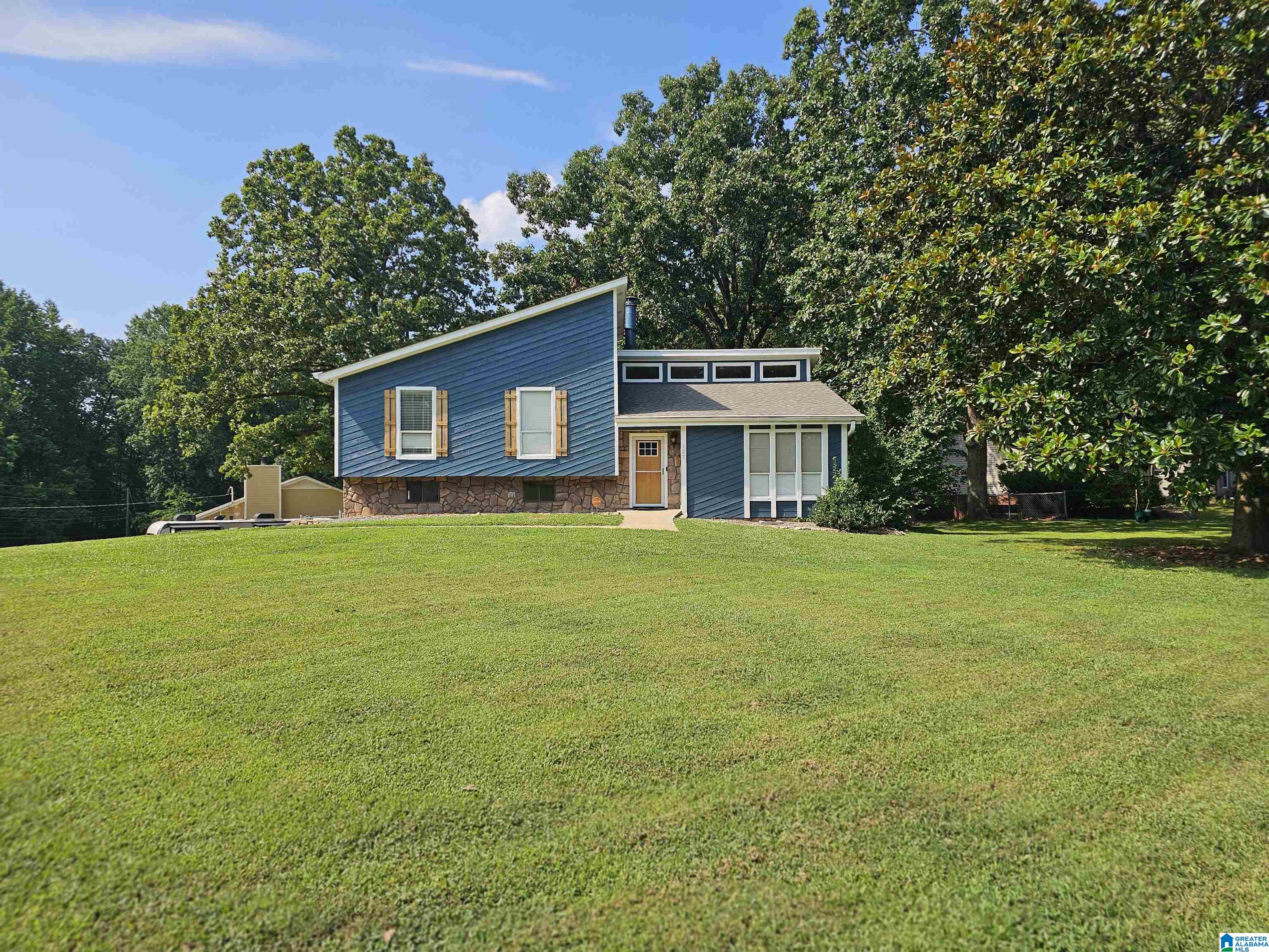 127 Twin Lakes Road Trussville, AL 35173 - Photo 1 of 19