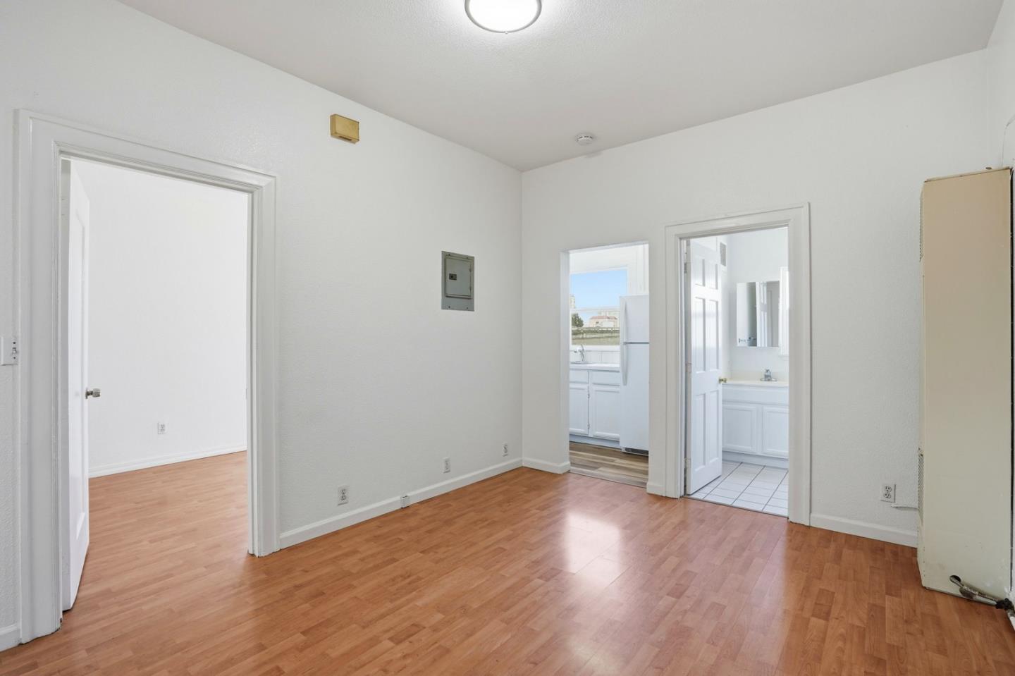 603 Madison Street Oakland, CA 94607 - Photo 12 of 43 an empty room with wooden floor & windows