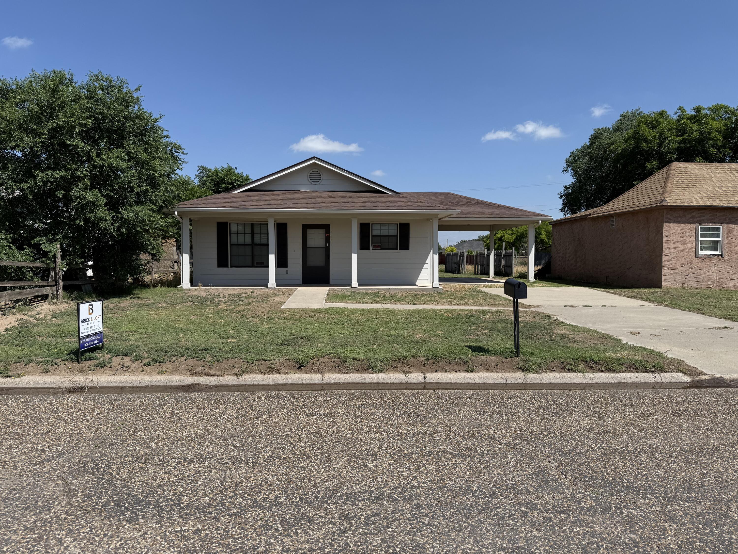 307 East 3rd Street Muleshoe, TX 79347 - Photo 2 of 20 a front view of a house with a yard