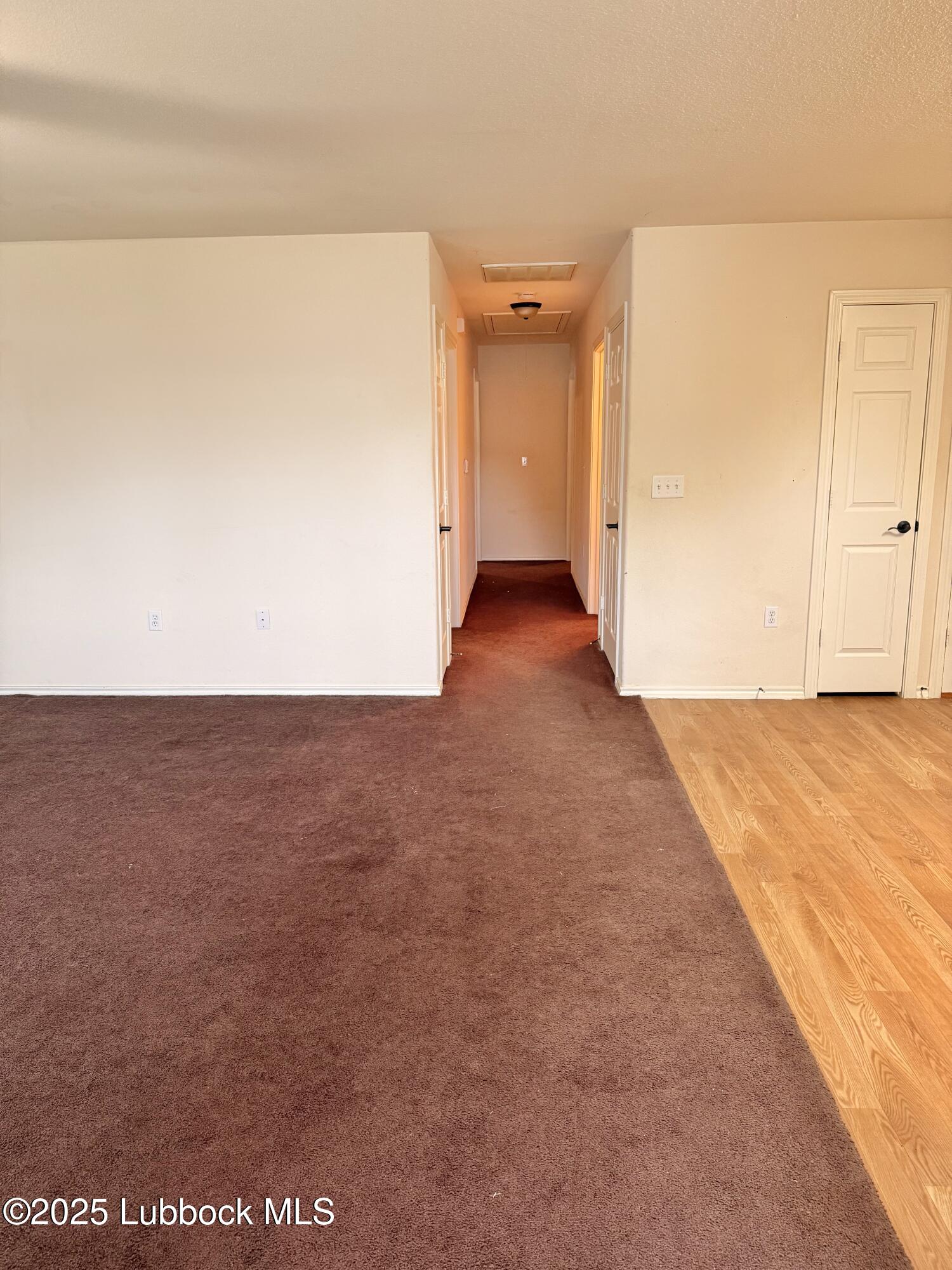 307 East 3rd Street Muleshoe, TX 79347 - Photo 8 of 20 an entryway with wooden floor