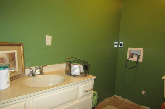 881 Deep Water Road Crossville, TN 38571 - Photo 13 of 40 Laundry & Half Bath