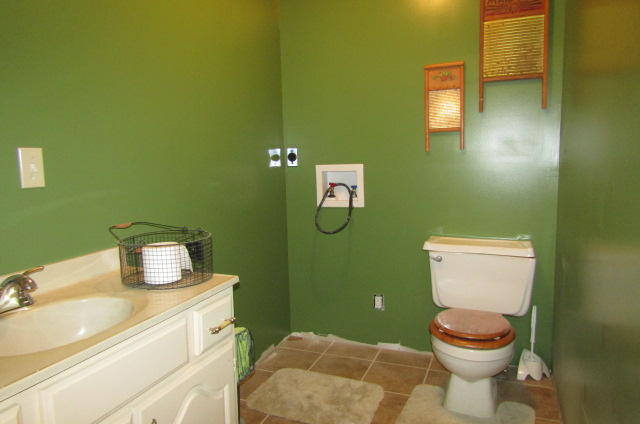881 Deep Water Road Crossville, TN 38571 - Photo 14 of 40 1/2 Bath & Laundry