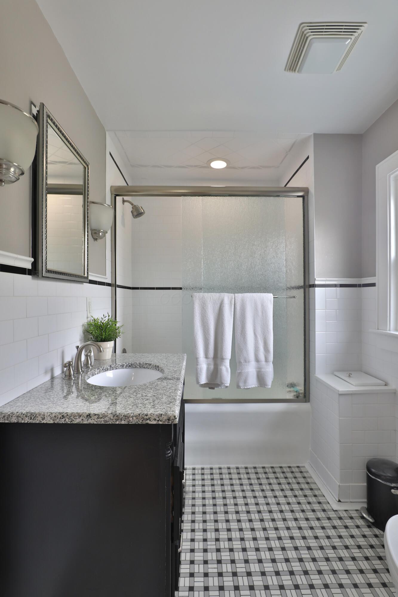 66 South Cassingham Road Bexley, OH 43209 - Photo 34 of 85 2nd Floor Full Bath