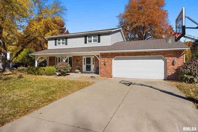 $400,000 | 73 Hickory Ridge Drive, Morton, IL 61550