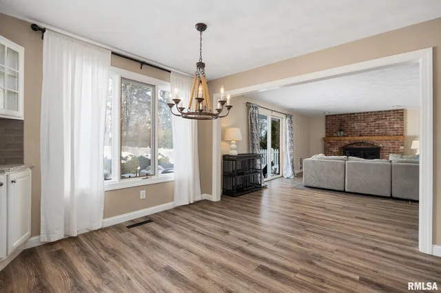 $400,000 | 73 Hickory Ridge Drive, Morton, IL 61550