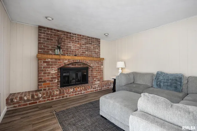 $400,000 | 73 Hickory Ridge Drive, Morton, IL 61550