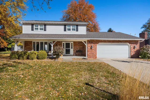 $400,000 | 73 Hickory Ridge Drive, Morton, IL 61550