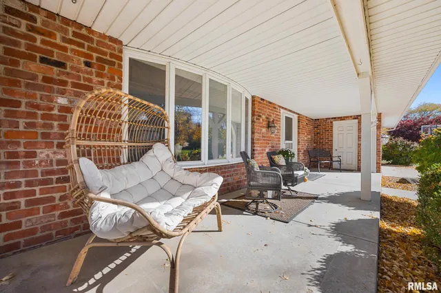 $400,000 | 73 Hickory Ridge Drive, Morton, IL 61550