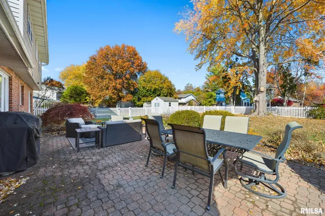 $400,000 | 73 Hickory Ridge Drive, Morton, IL 61550