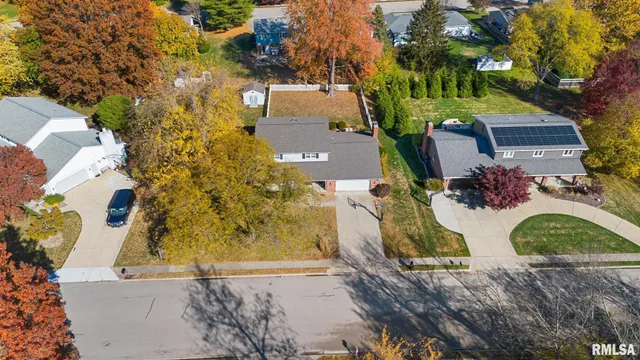 $400,000 | 73 Hickory Ridge Drive, Morton, IL 61550