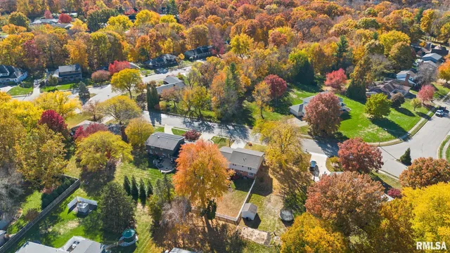 $400,000 | 73 Hickory Ridge Drive, Morton, IL 61550