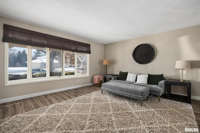 $400,000 | 73 Hickory Ridge Drive, Morton, IL 61550