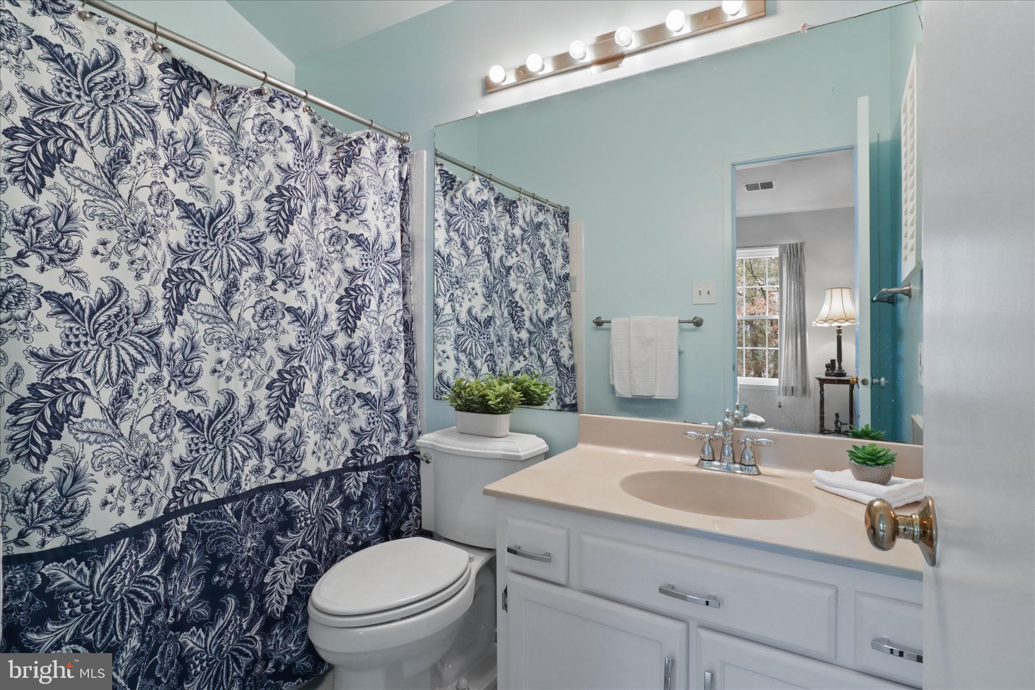 8927 Waites Way Lorton, VA 22079 - Photo 22 of 45 Ensuite bathroom to primary bedroom 2