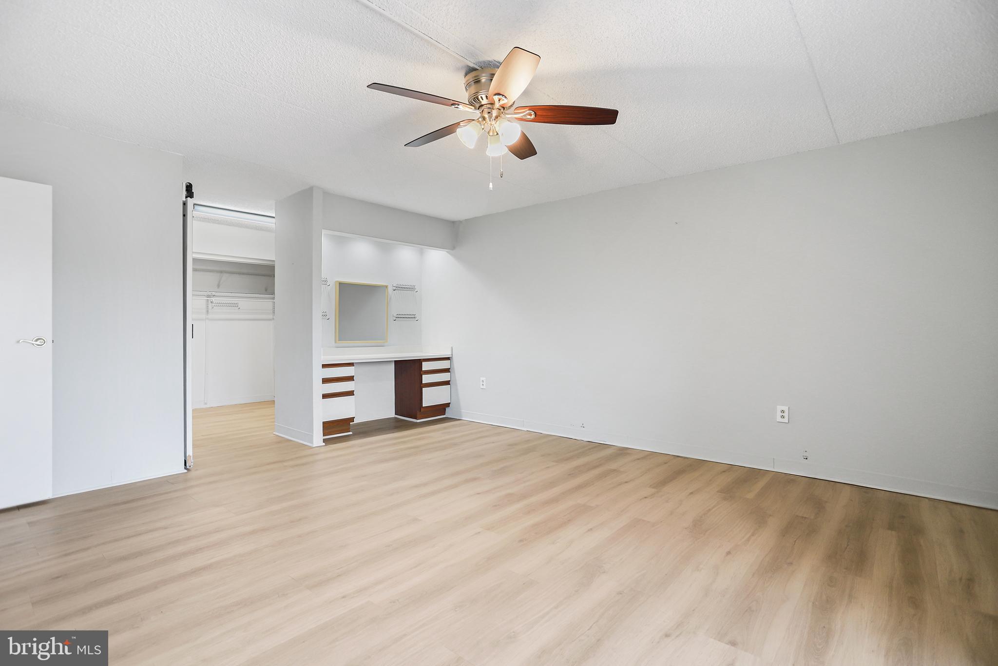 800 Avondale Road, Unit 6J Wallingford, PA 19086 - Photo 19 of 28 Spacious room with modern design elements.