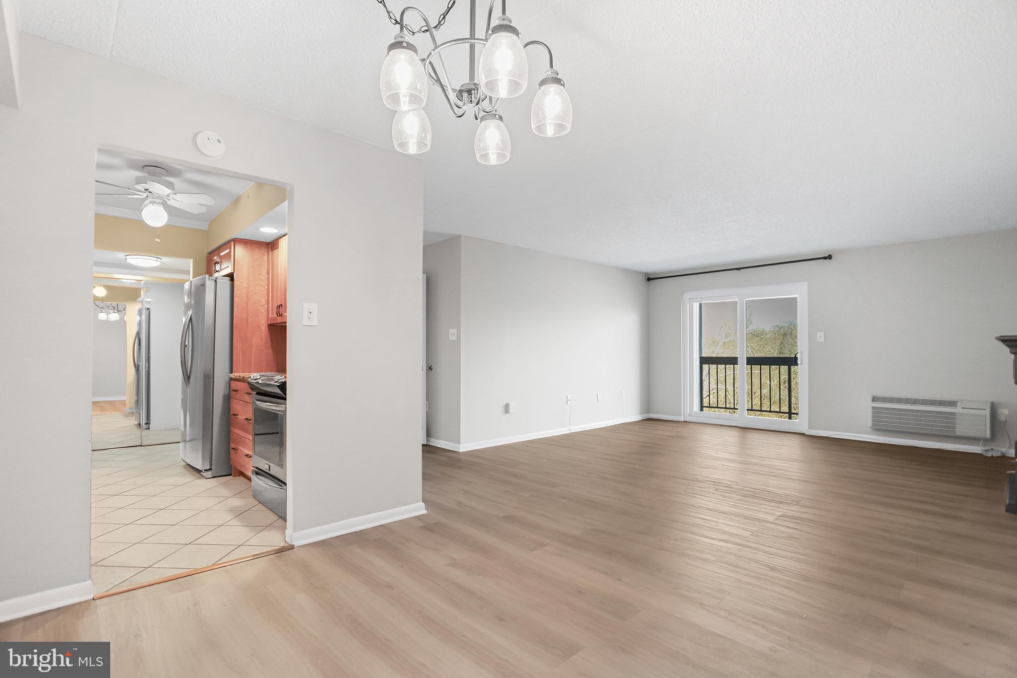 800 Avondale Road, Unit 6J Wallingford, PA 19086 - Photo 9 of 28 Spacious living area with natural light.