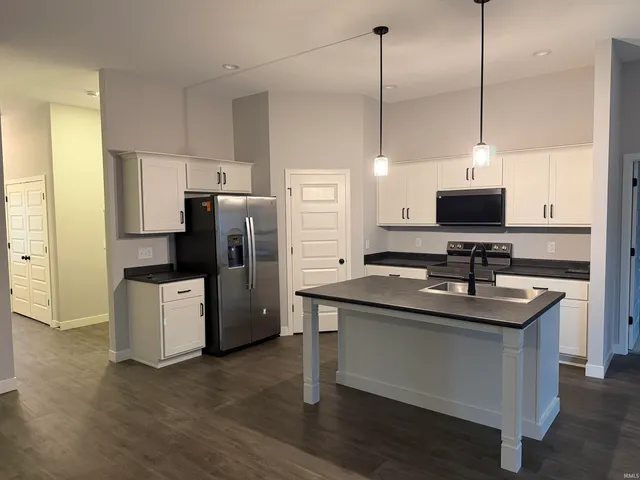 $321,900 | 4800 Falcon Parkway, New Haven, IN 46774