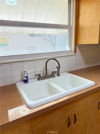 a close view of sink and tap