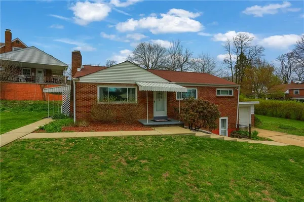 $252,000 | 1894 Oakbine Avenue, Coraopolis, PA 15108