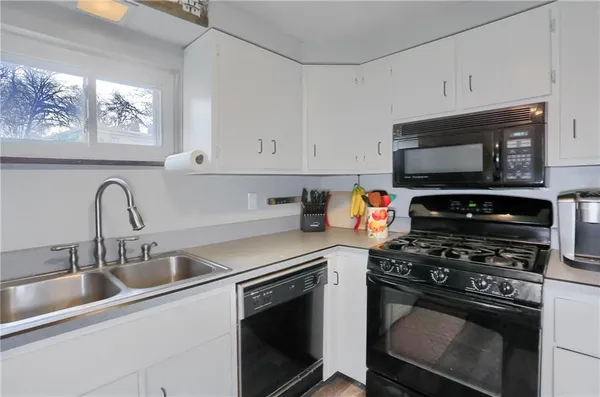 $252,000 | 1894 Oakbine Avenue, Coraopolis, PA 15108