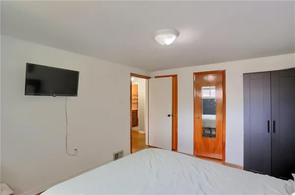 $252,000 | 1894 Oakbine Avenue, Coraopolis, PA 15108