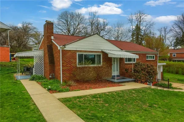 $252,000 | 1894 Oakbine Avenue, Coraopolis, PA 15108