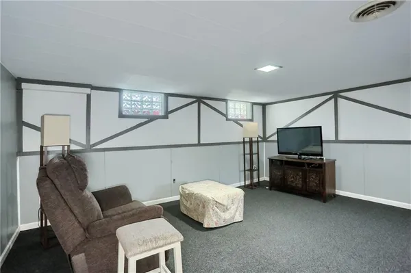 $252,000 | 1894 Oakbine Avenue, Coraopolis, PA 15108