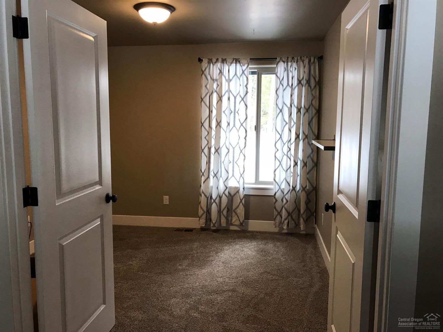 16923 Indio Road Bend, OR 97707 - Photo 15 of 24 The office doesn't have a closet but it'