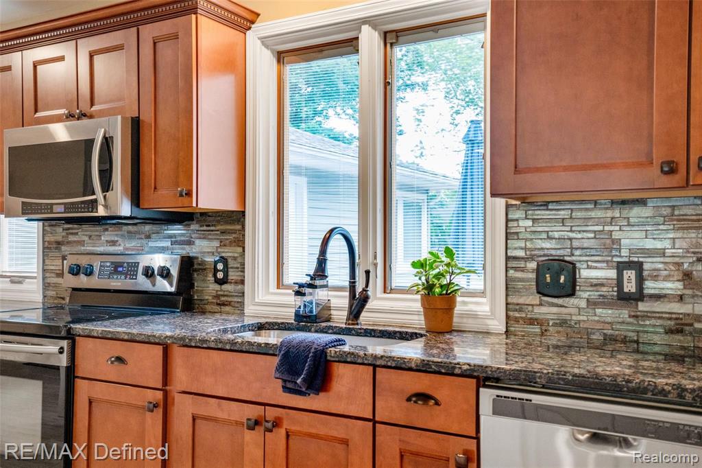 840 Cobblestone Drive Rochester Hills, MI 48309 - Photo 12 of 50