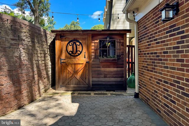 $1,070,000 | 812 South George Mason Drive, Arlington, VA 22204