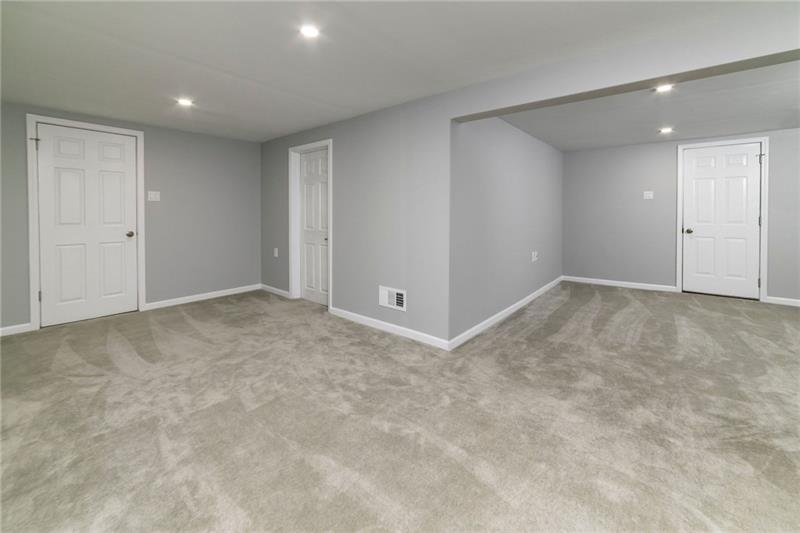 409 Pearce Road Pittsburgh, PA 15234 - Photo 14 of 20