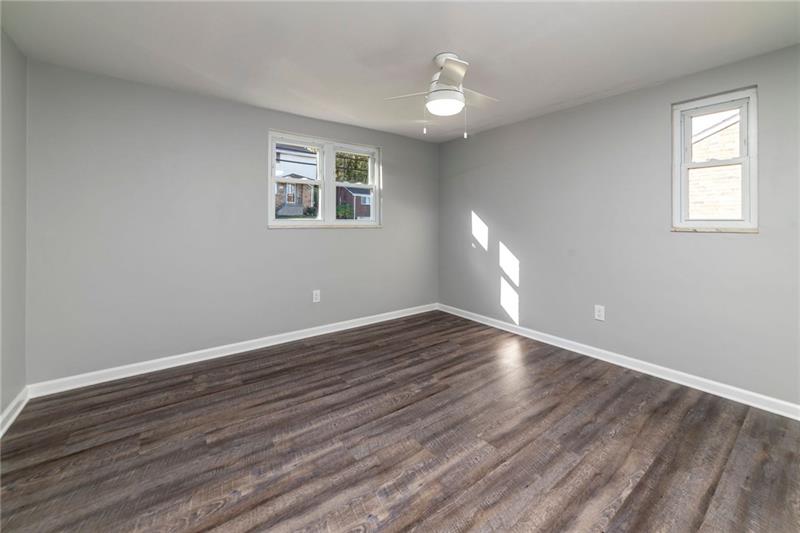409 Pearce Road Pittsburgh, PA 15234 - Photo 8 of 20