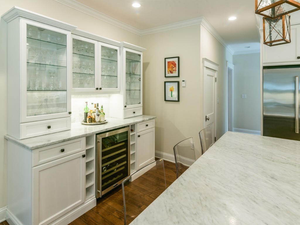 592 Chestnut Street Newton, MA 02468 - Photo 4 of 30 Gallery Image 4