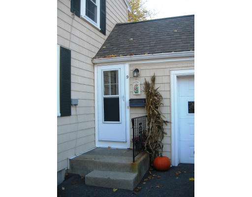9 Fielding Road Reading, MA 01867 - Photo 2 of 9