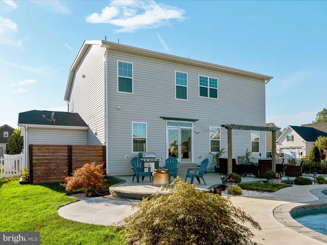 a view of a house with entertaining space