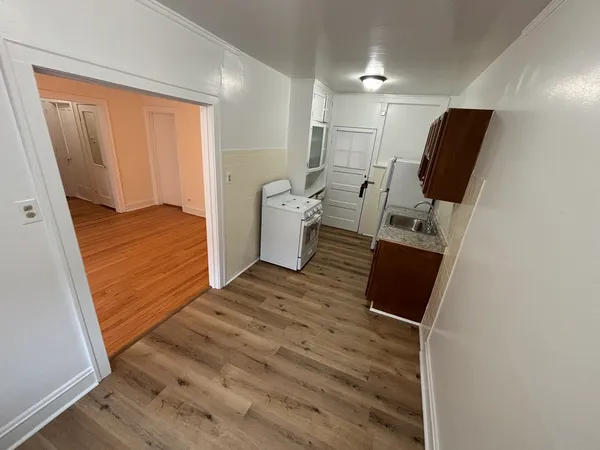 $1,250 | 2216 West Thome Avenue, Unit 3B, Chicago, IL 60659