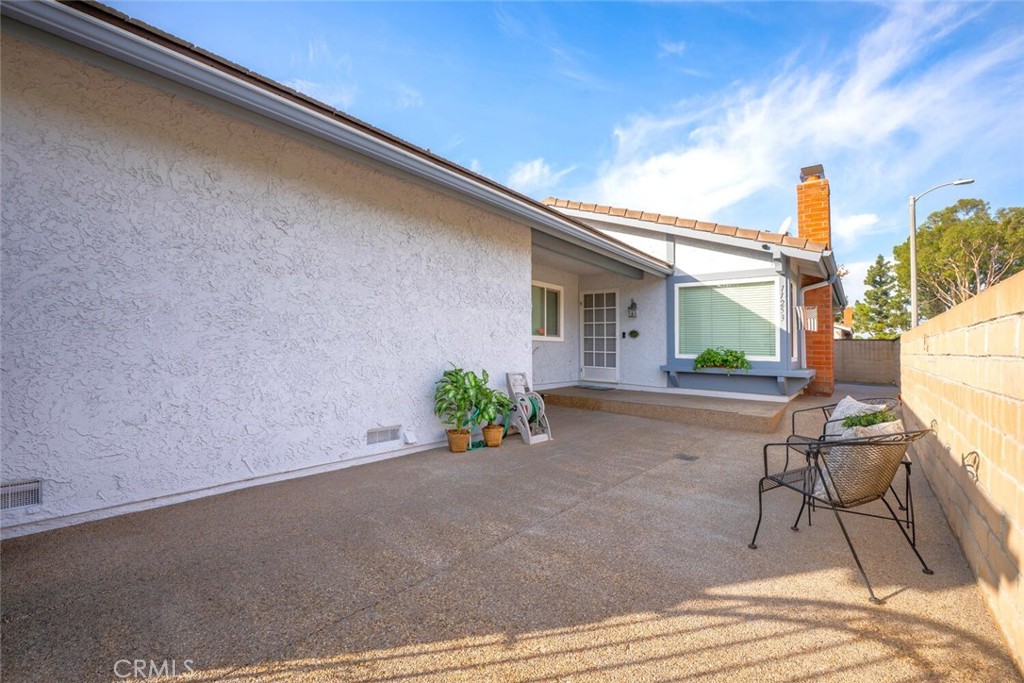 11253 Gardiners Court Cypress, CA 90630 - Photo 8 of 74 a backyard of a house with table and chairs