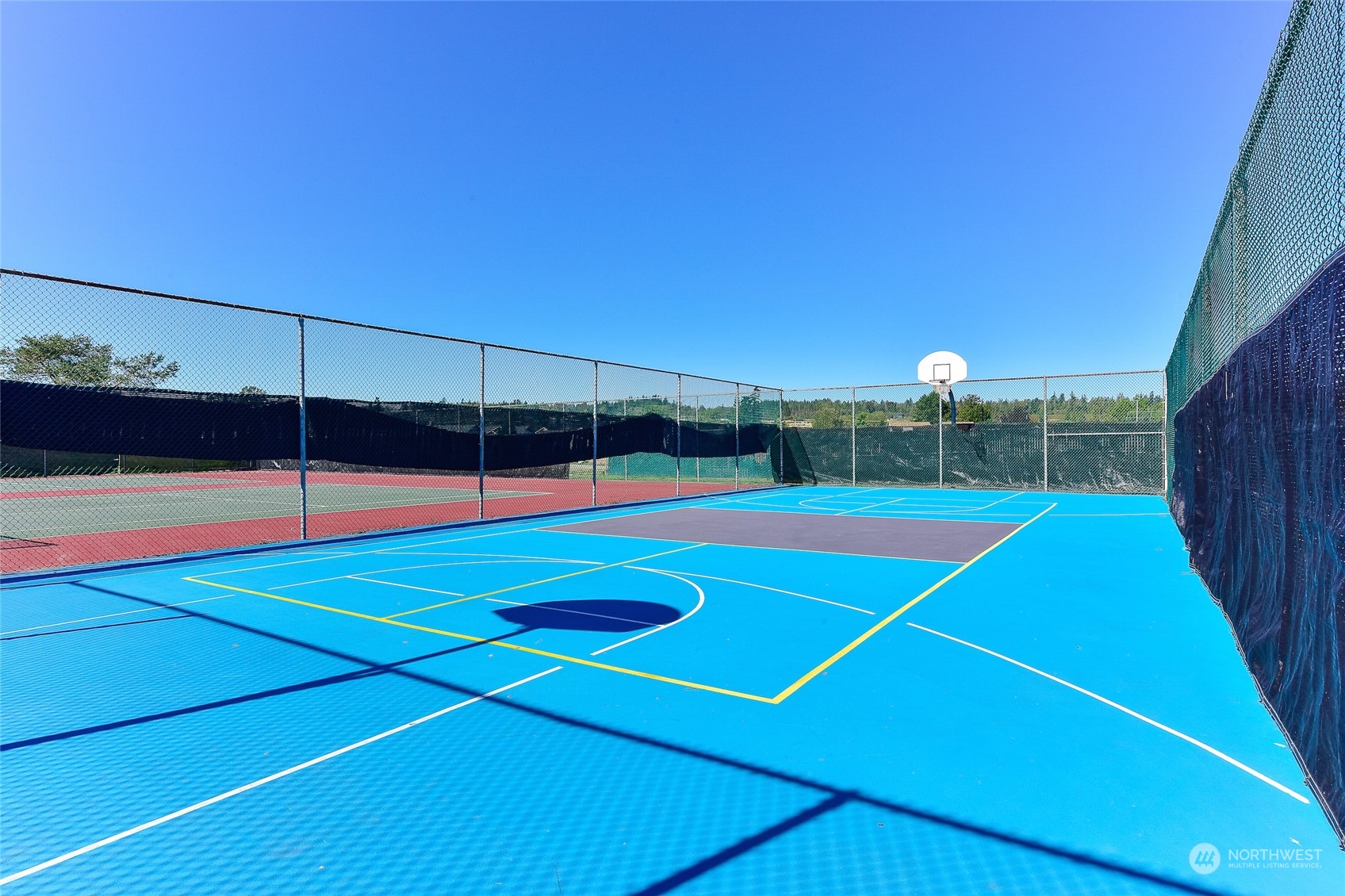 8148 Comox Road Blaine, WA 98230 - Photo 37 of 40 a view of a tennis court