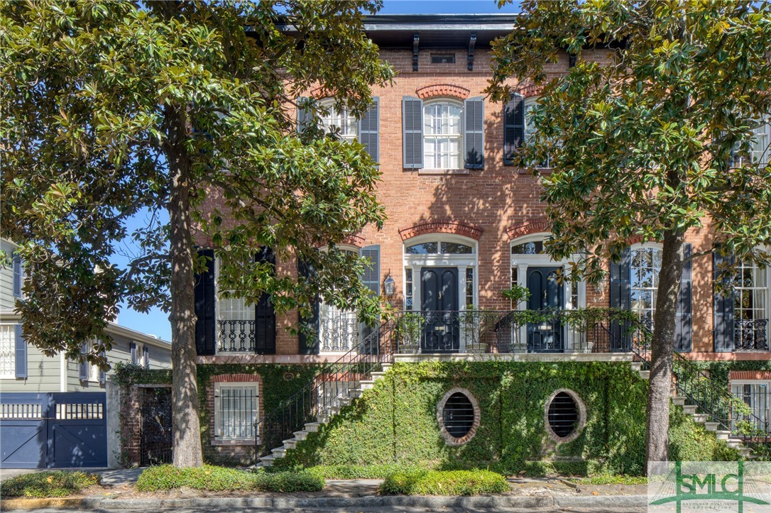 110 West Harris St  